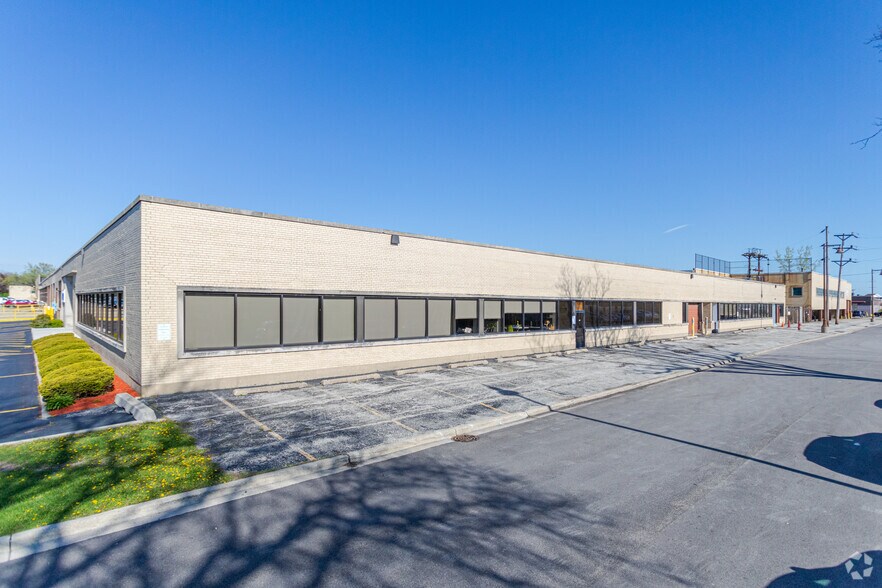 3600-3690 W Pratt Ave, Lincolnwood, IL à louer - Photo de l’immeuble – Image 3 sur 6