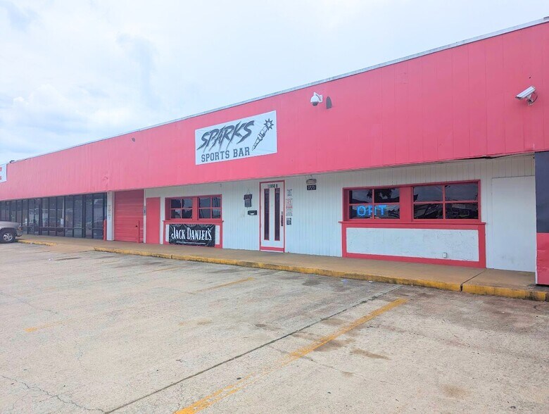 11950 Perry Rd, Houston, TX à louer - Photo de l’immeuble – Image 3 sur 6