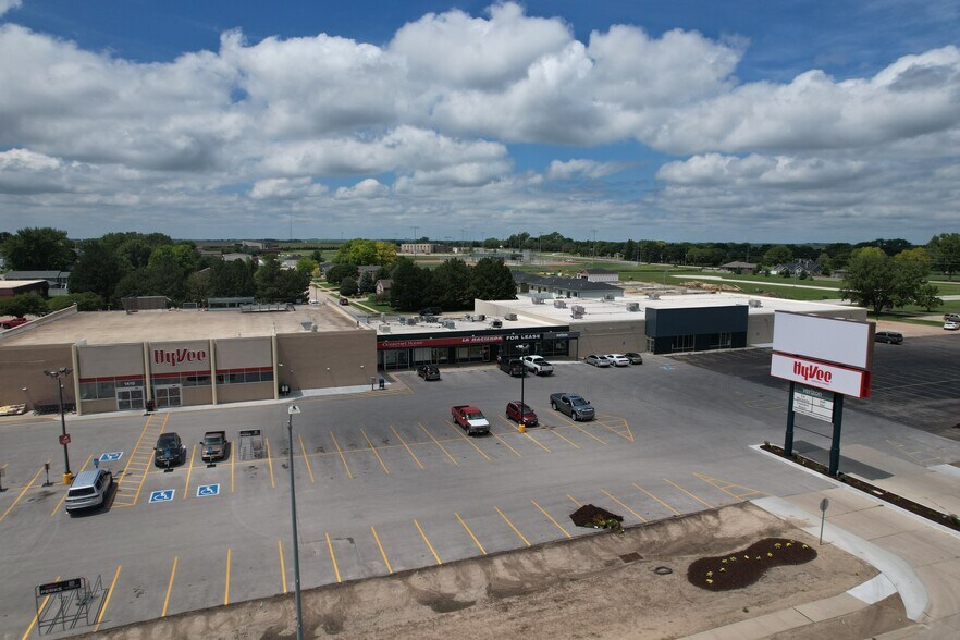 1419-1533 Burlington St, Holdrege, NE à louer - Aérien – Image 1 sur 6