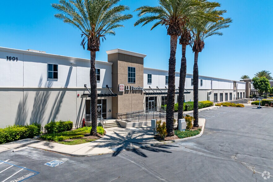 1601 W Mission Blvd, Pomona, CA à louer - Photo de l’immeuble – Image 2 sur 5