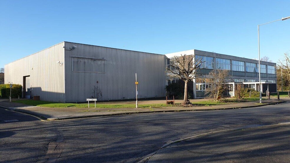 Chester Hall Ln, Basildon à louer - Photo de l’immeuble – Image 3 sur 7