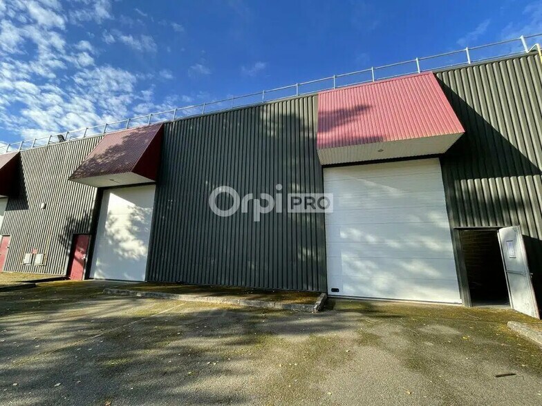 Industriel/Logistique dans Coignières à louer - Photo de l’immeuble – Image 1 sur 4