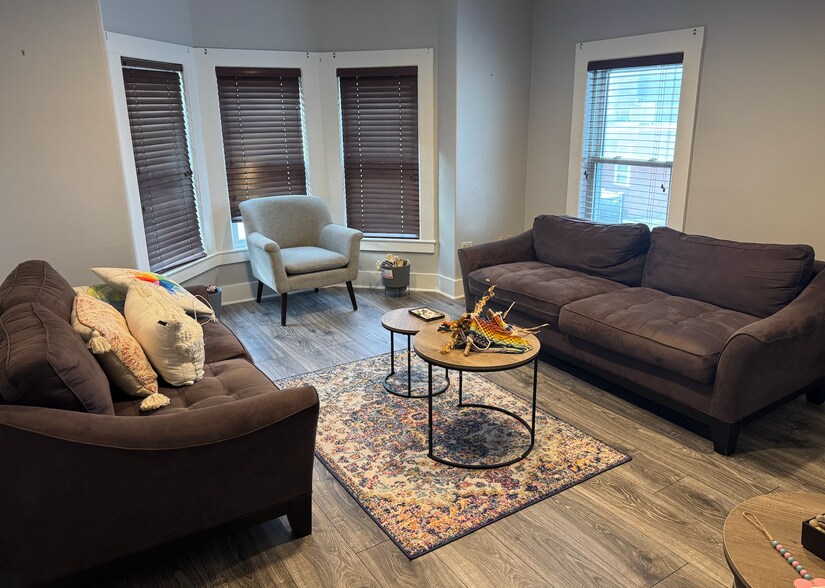 6 N Main St, E Longmeadow, MA à louer - Photo de l’immeuble – Image 3 sur 5