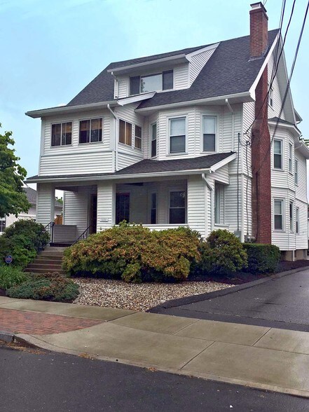 224 Whiting Ln, West Hartford, CT à louer - Photo de l’immeuble – Image 3 sur 12
