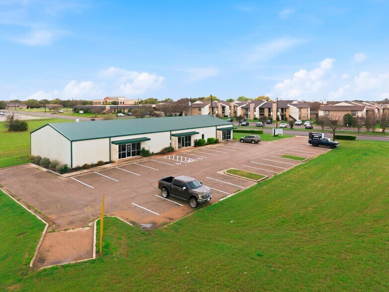8020 Central Park Dr, Woodway, TX à louer - Photo de l’immeuble – Image 2 sur 7