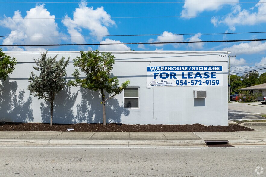 3161-3181 NE 5th Ave, Oakland Park, FL à louer - Photo de l’immeuble – Image 3 sur 6