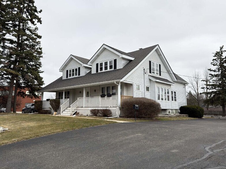 8505 W Forest Home Ave, Greenfield, WI à louer - Photo de l’immeuble – Image 2 sur 17