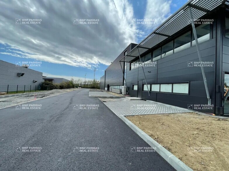 2721 Route De Baziège La Lauragaise, Labège à louer - Photo de l’immeuble – Image 2 sur 9