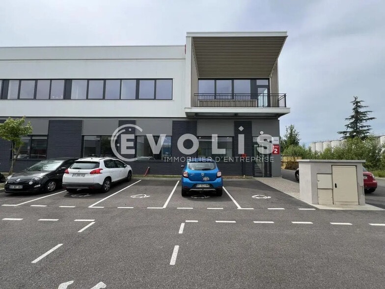 94 A Avenue Du Progrès, Chassieu à louer - Photo de l’immeuble – Image 1 sur 25