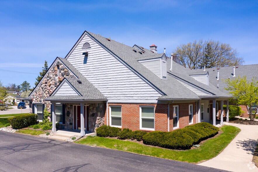 31395 7 Mile Rd, Livonia, MI à vendre - Photo de l’immeuble – Image 2 sur 7
