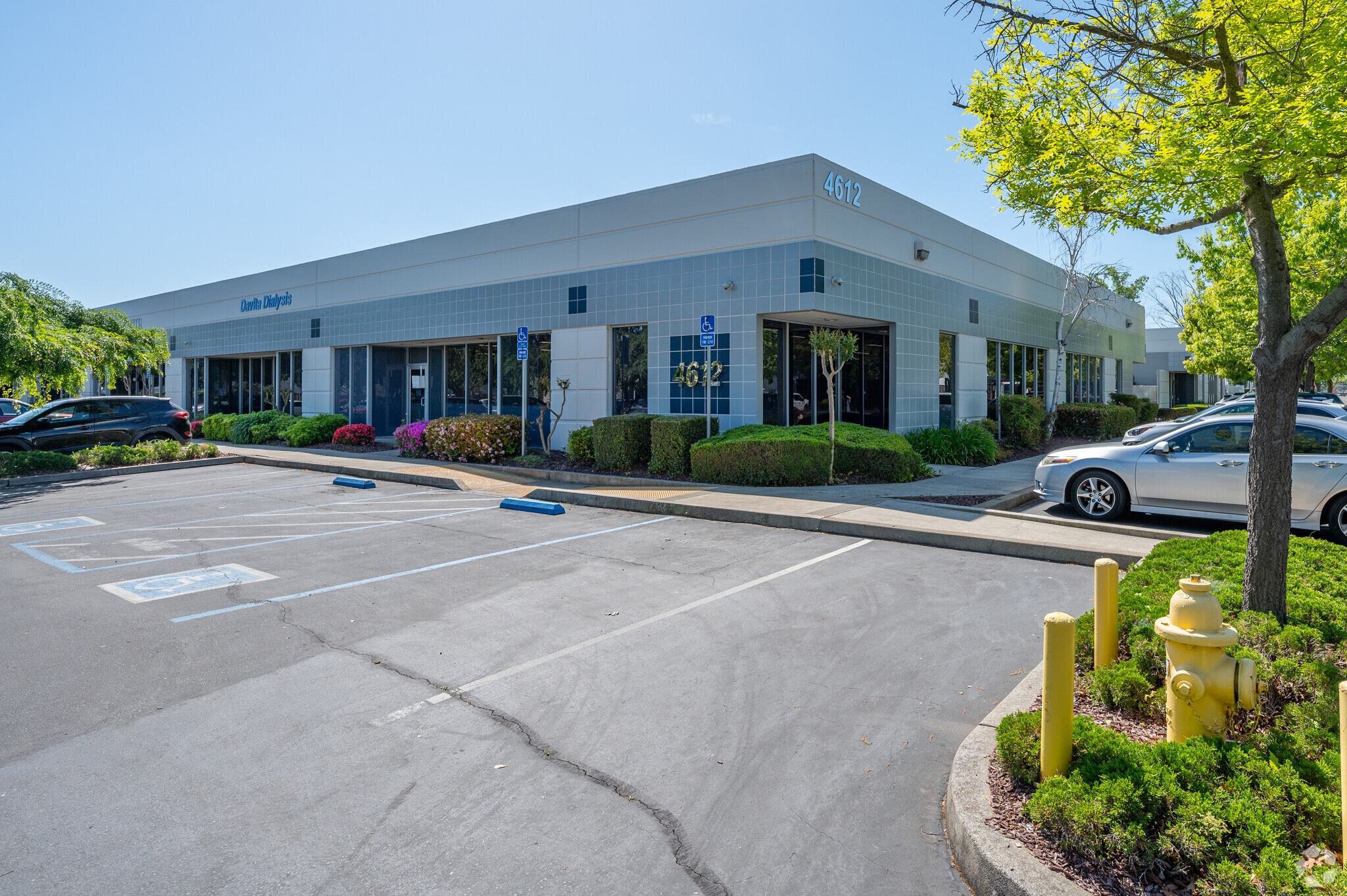 4612 Roseville Rd, North Highlands, CA à louer Photo principale– Image 1 sur 11