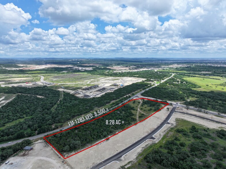 8 AC +/- on Fm 1283, Rio Medina, TX à vendre - Photo de l’immeuble – Image 2 sur 6
