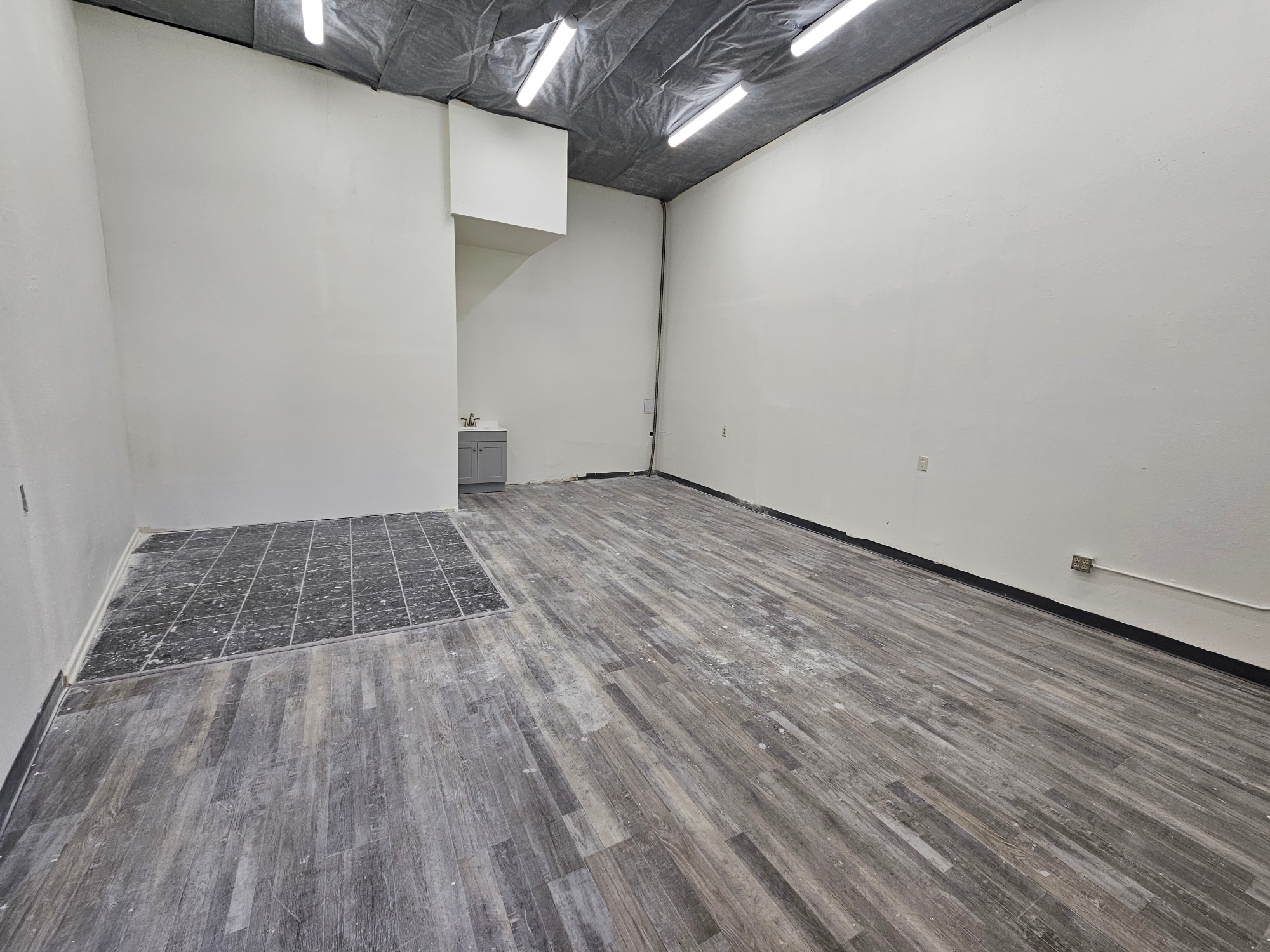 3325 N Verdugo Rd, Glendale, CA à louer Photo intérieure– Image 1 sur 2