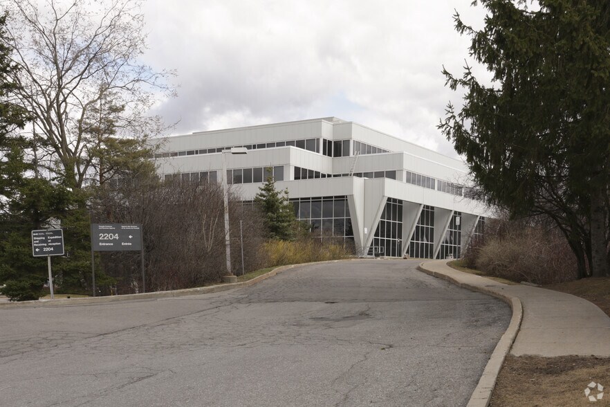2204 Walkley Rd, Ottawa, ON à louer - Photo de l’immeuble – Image 3 sur 6