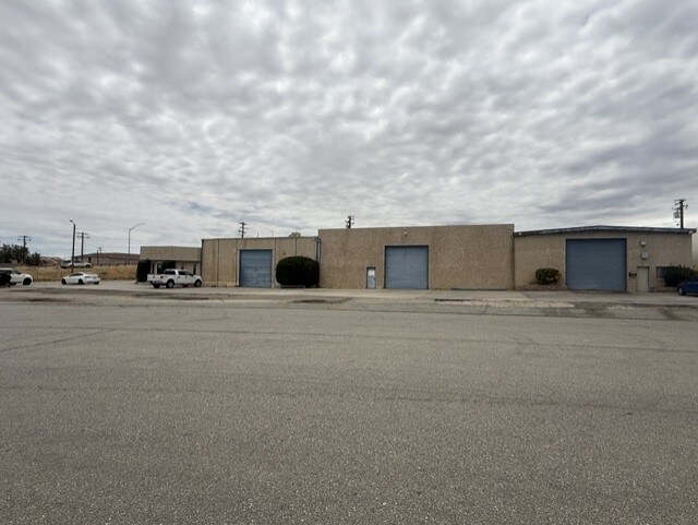 16409 K St, Mojave, CA à vendre Photo de l’immeuble– Image 1 sur 15
