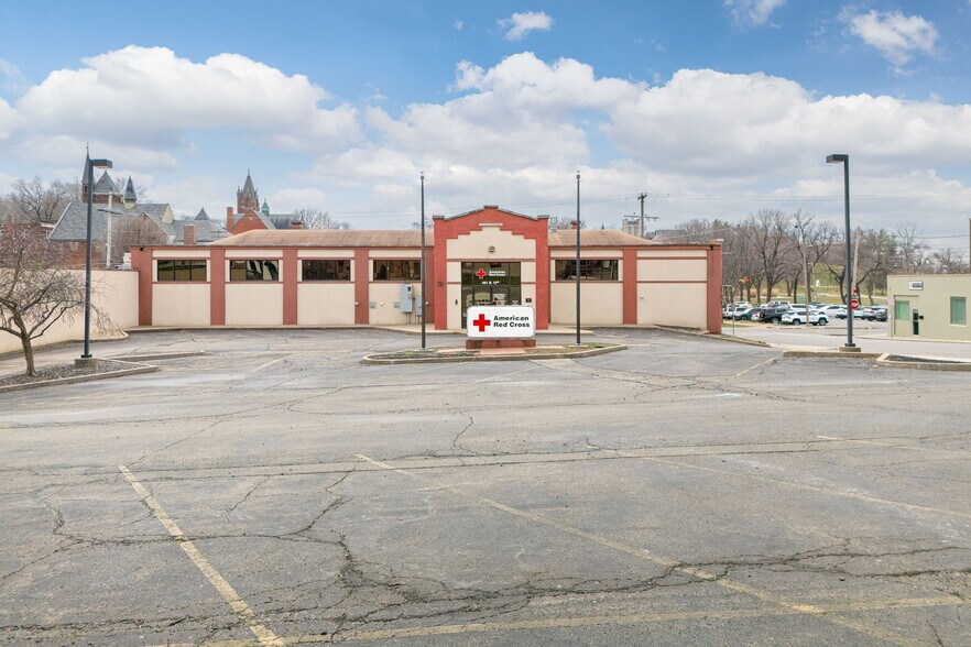 401 N 12th St, Saint Joseph, MO à vendre - Photo de l’immeuble – Image 2 sur 10