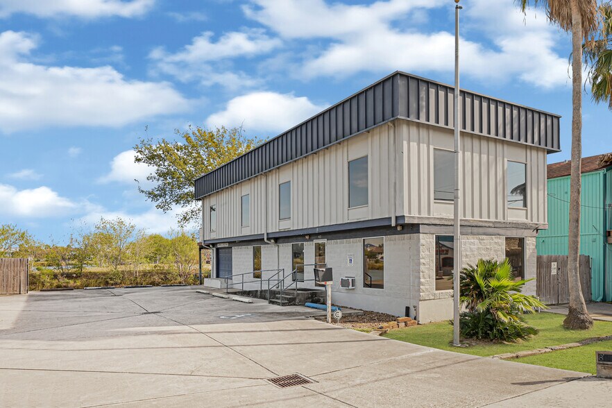 815 Clear Lake Rd, Clear Lake Shores, TX à vendre - Photo de l’immeuble – Image 2 sur 33