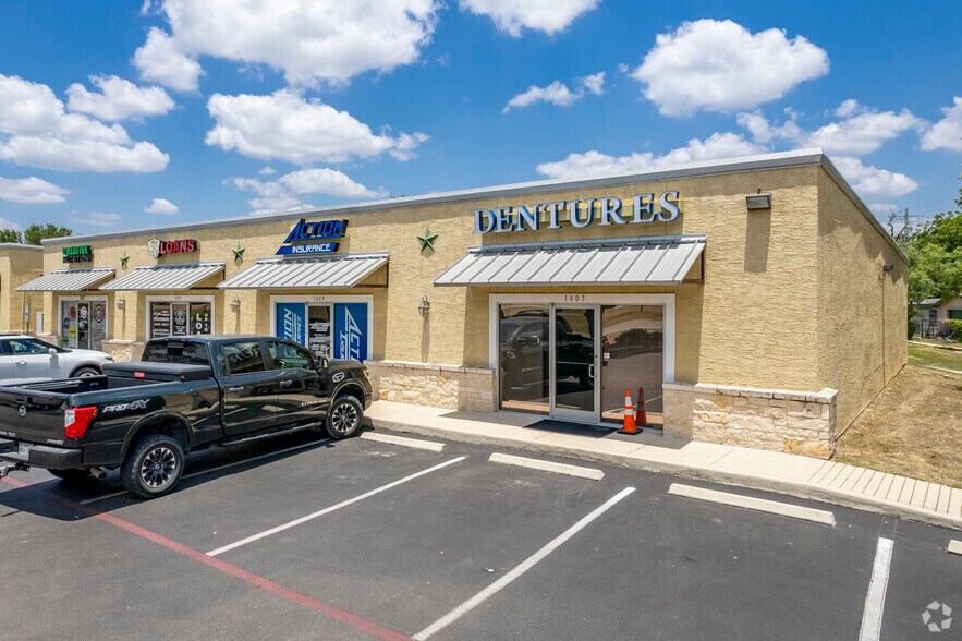 1401 N Hwy 123 Byp, Seguin, TX à louer - Photo de l’immeuble – Image 2 sur 7