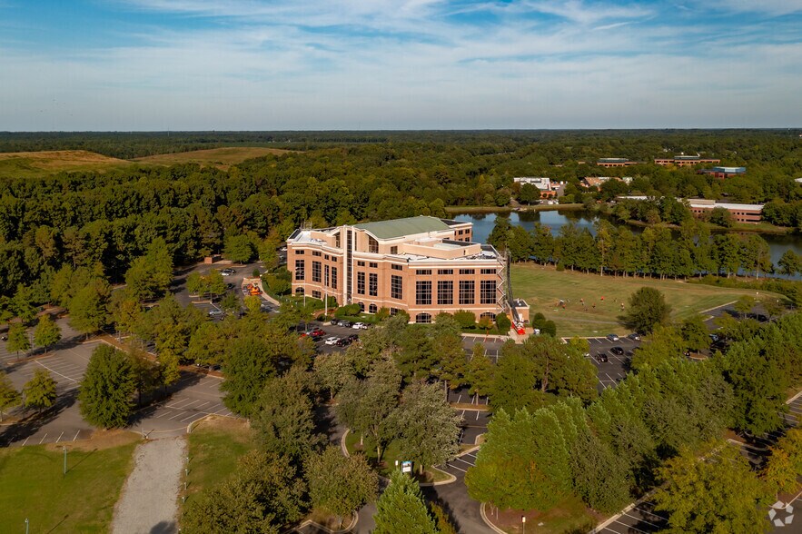 4951 Lake Brook Dr, Glen Allen, VA à louer - Aérien – Image 2 sur 15