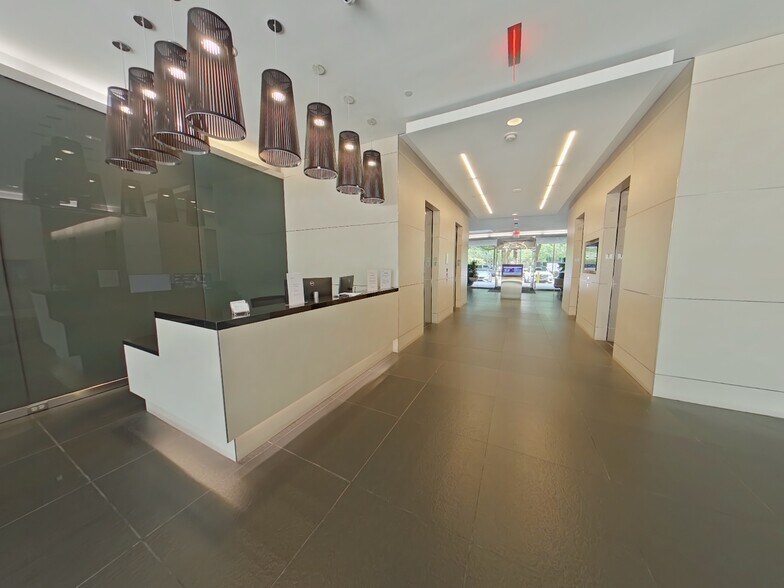 10333 Richmond Ave, Houston, TX à louer - Hall d’entrée – Image 3 sur 6