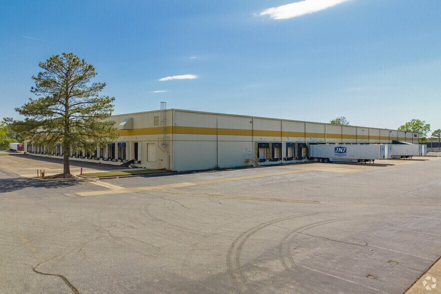 3630 Raines Rd E, Memphis, TN à louer - Photo de l’immeuble – Image 3 sur 20