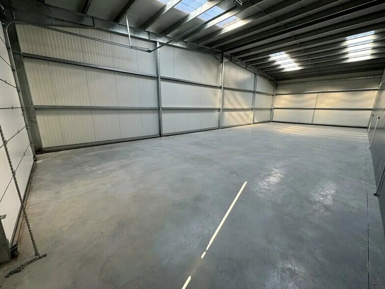 Local d’activités dans Bourguébus à louer - Photo intérieure – Image 2 sur 3