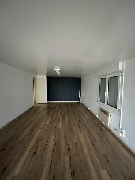 Local d’activités dans Reims à louer - Photo de l’immeuble – Image 3 sur 6