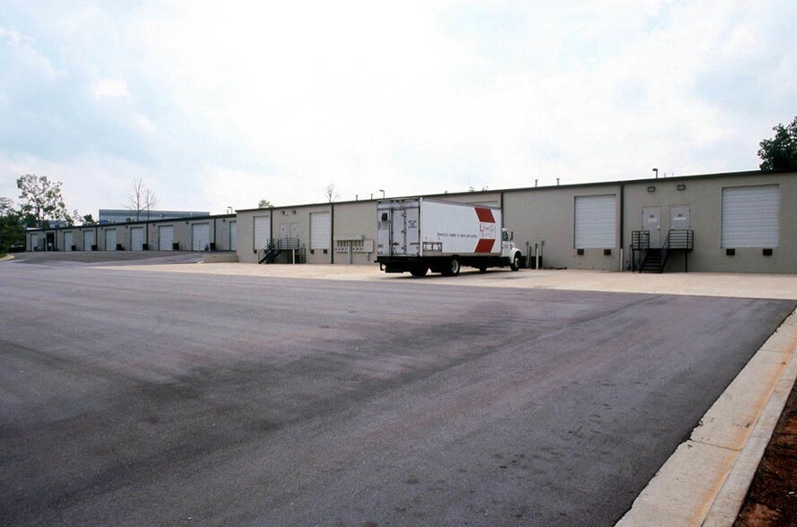 251 Dominion Dr, Morrisville, NC à louer - Autre – Image 2 sur 3