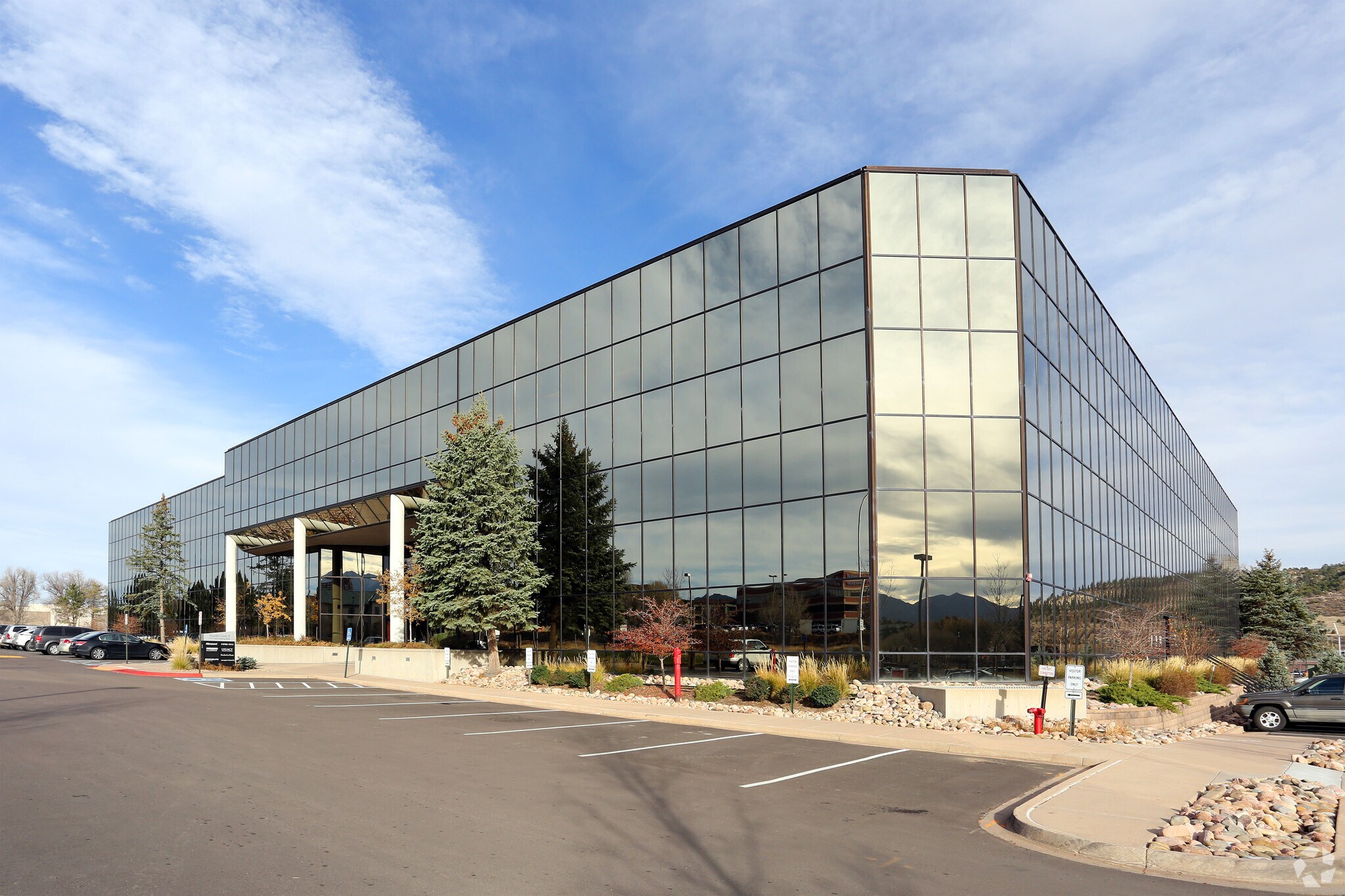 5755 Mark Dabling Blvd, Colorado Springs, CO à louer Photo de l’immeuble– Image 1 sur 16
