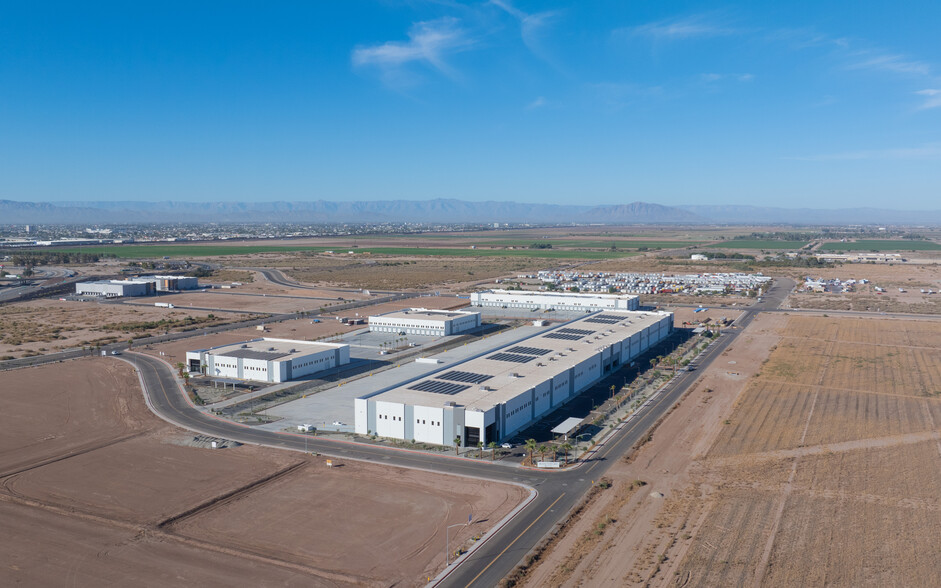 1749 Gateway Rd, Calexico, CA à louer - Photo de l’immeuble – Image 3 sur 25