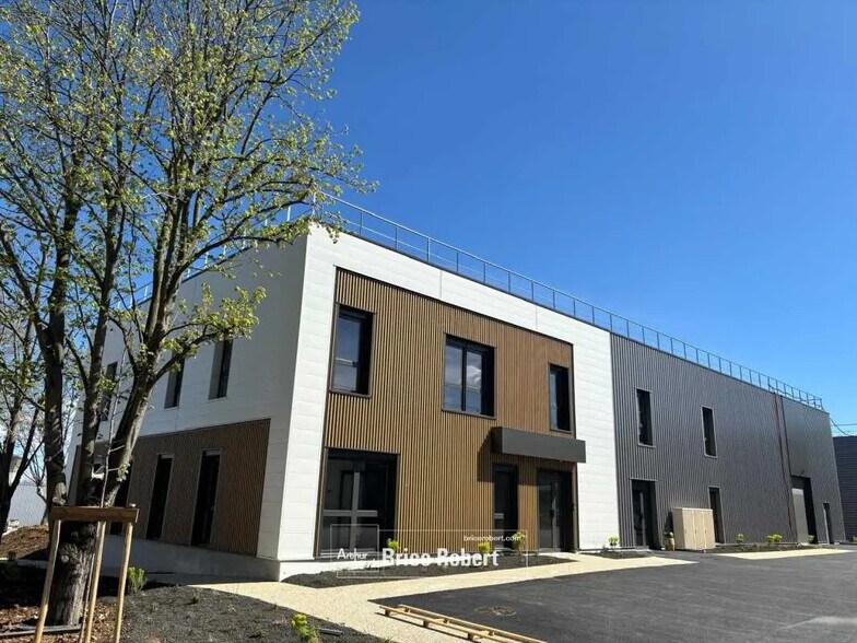 Bureau dans Vénissieux à louer - Photo de l’immeuble – Image 2 sur 6