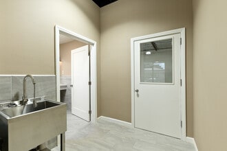 1595 Walter St, Ventura, CA à louer Photo intérieure– Image 1 sur 13