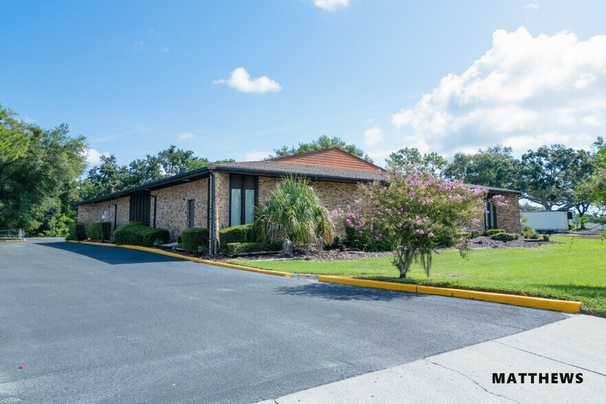 2140 E Edgewood Dr, Lakeland, FL à vendre - Photo de l’immeuble – Image 1 sur 4