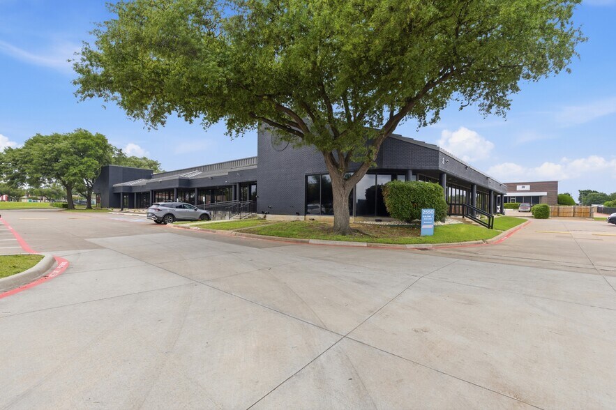 3420 Sojourn Dr, Carrollton, TX à vendre - Photo principale – Image 1 sur 20