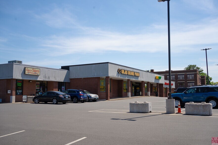 58-62 East St, Plainville, CT à louer - Photo de l’immeuble – Image 3 sur 8