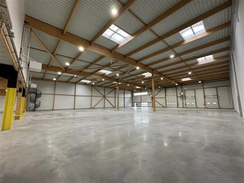 Industriel/Logistique dans Louvres à louer - Photo de l’immeuble – Image 1 sur 12