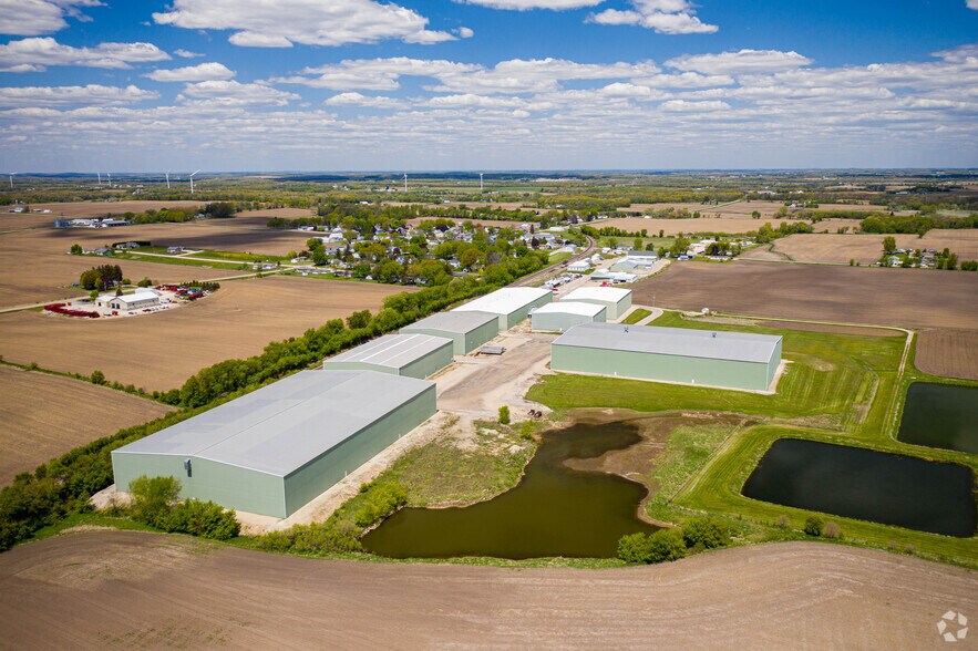 113 Richland St, Friesland, WI à louer - Photo de l’immeuble – Image 3 sur 17