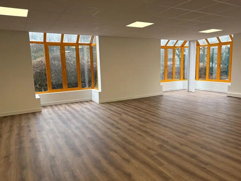 Bureau dans Croissy-Beaubourg à louer - Photo intérieure – Image 3 sur 9