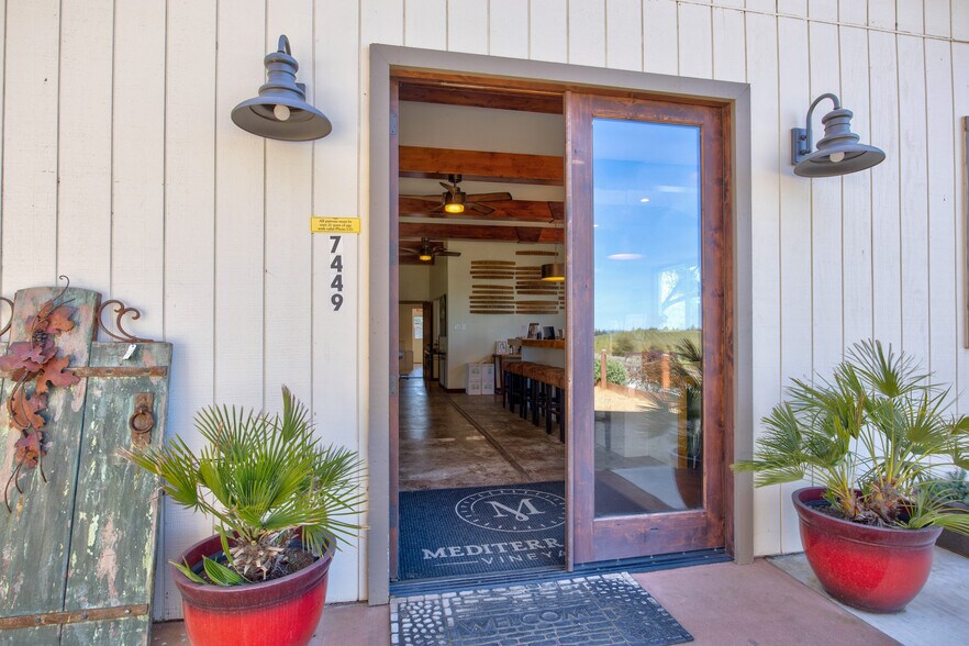 7449 Fairplay Rd, Somerset, CA à vendre - Photo de l’immeuble – Image 3 sur 80