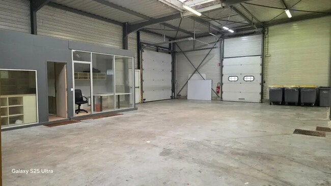 Plus de détails pour Bureau, Industriel/Logistique à louer