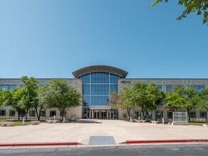 7700 W Parmer Ln, Austin, TX à louer Photo de l’immeuble– Image 1 sur 7