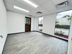 2201 Nw 30th Pl, Pompano Beach, FL à louer Photo de l’immeuble– Image 2 sur 10