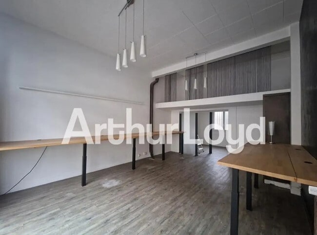 Plus de détails pour Local commercial à louer