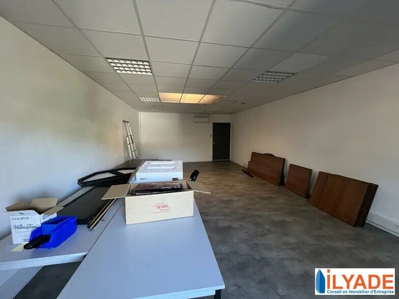Bureau dans Gardanne à louer - Photo de l’immeuble – Image 3 sur 6