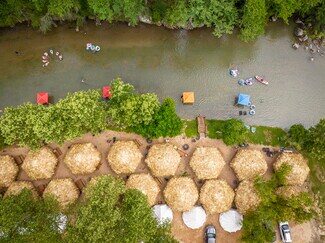 Plus de détails pour 7308 River Rd, New Braunfels, TX - Sports et loisirs à vendre