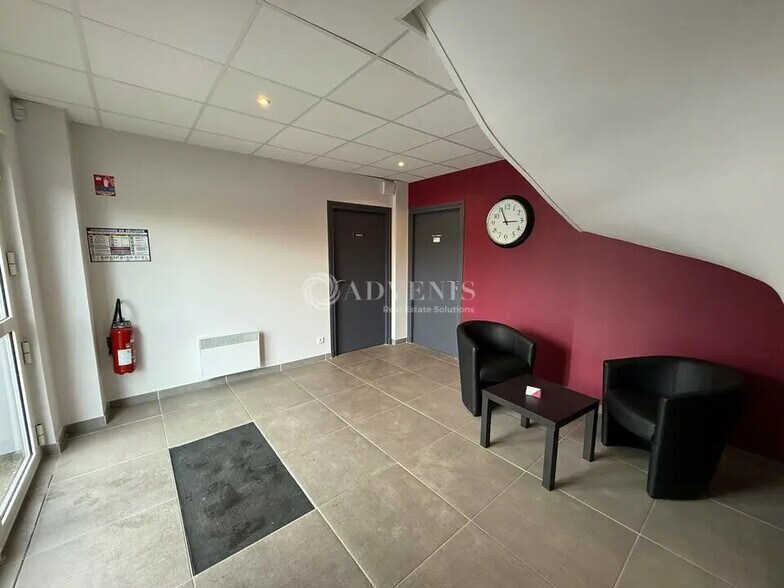 Local d’activités dans Saint-Jean-de-Braye à louer - Photo de l’immeuble – Image 2 sur 10