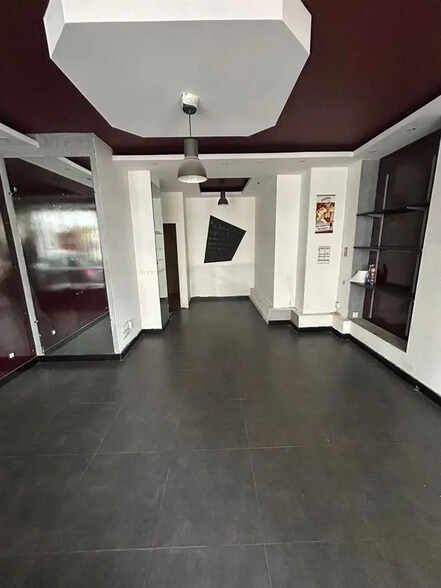 Local commercial dans Paris à louer - Photo de l’immeuble – Image 2 sur 2