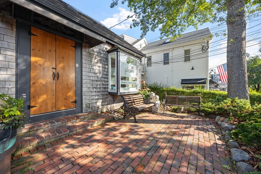 182 Commercial St, Provincetown, MA à vendre - Photo de l’immeuble – Image 2 sur 27
