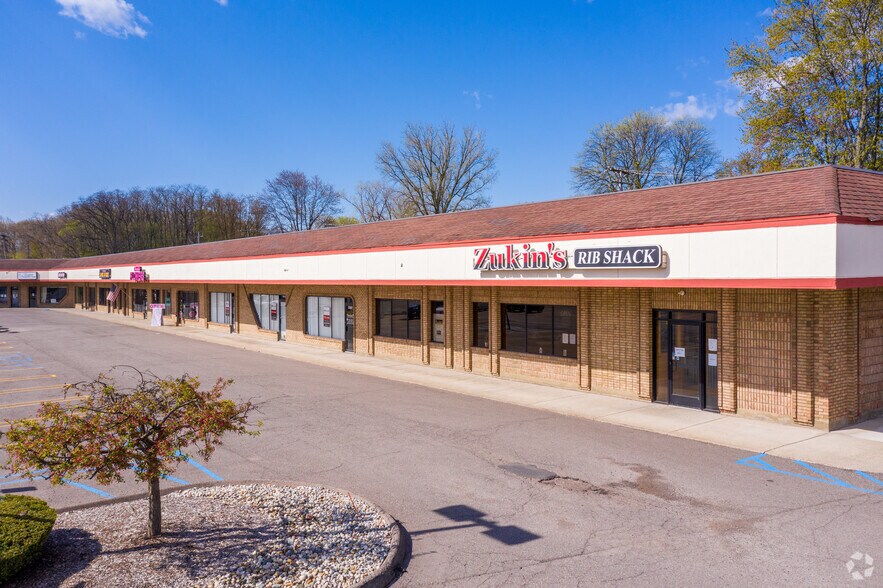33653-33897 Five Mile Rd, Livonia, MI à louer - Photo de l’immeuble – Image 2 sur 9