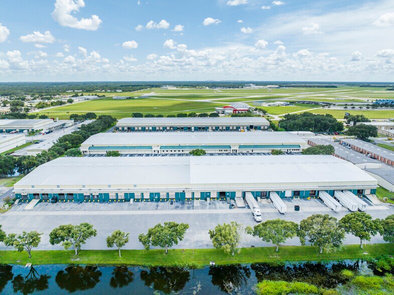 3125 Drane Field Rd, Lakeland, FL à louer - Photo de l’immeuble – Image 2 sur 19